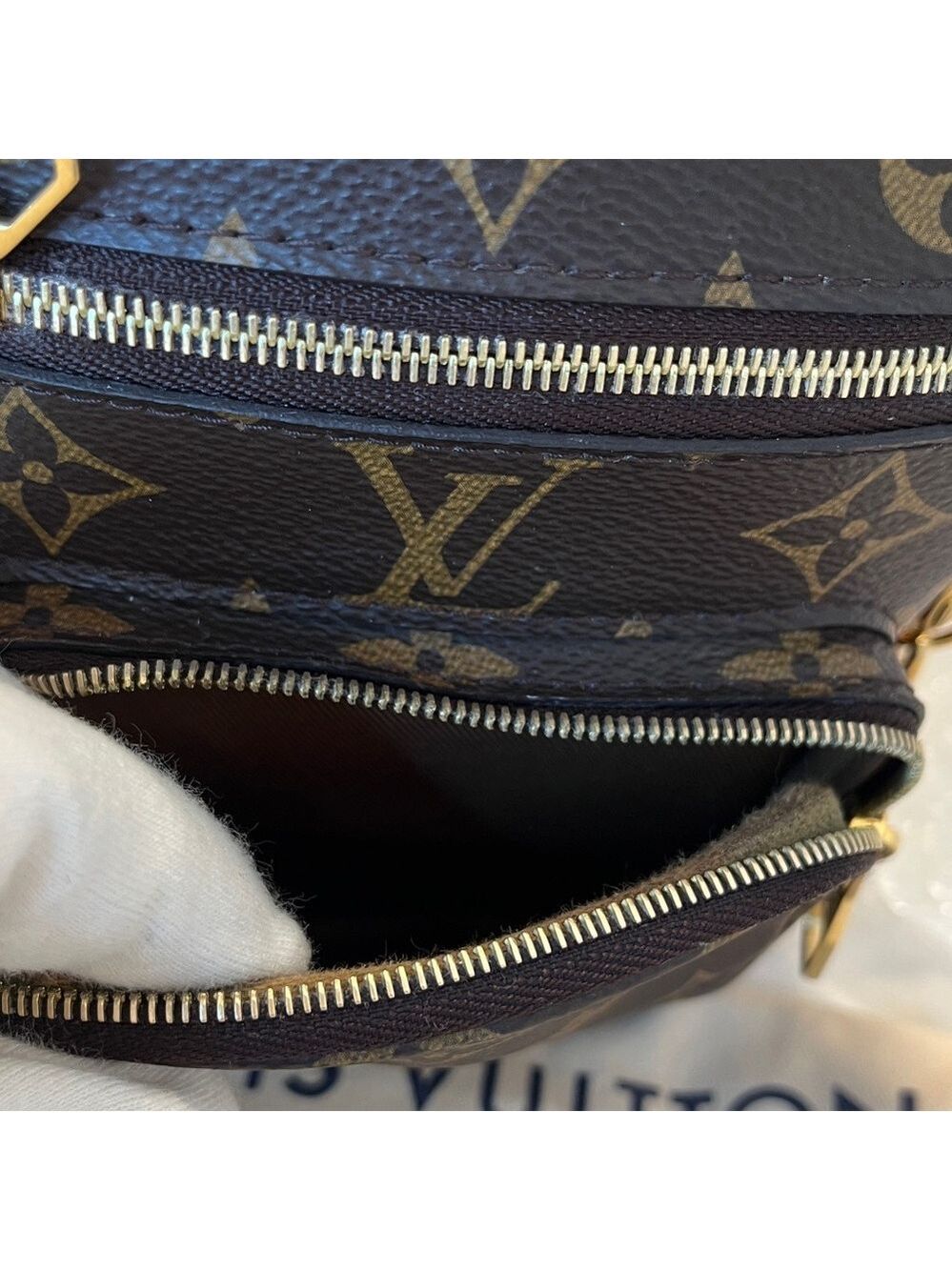 Louis Vuitton Monogram Utility Phone Sleeve Bag - Picture 10 of 16
